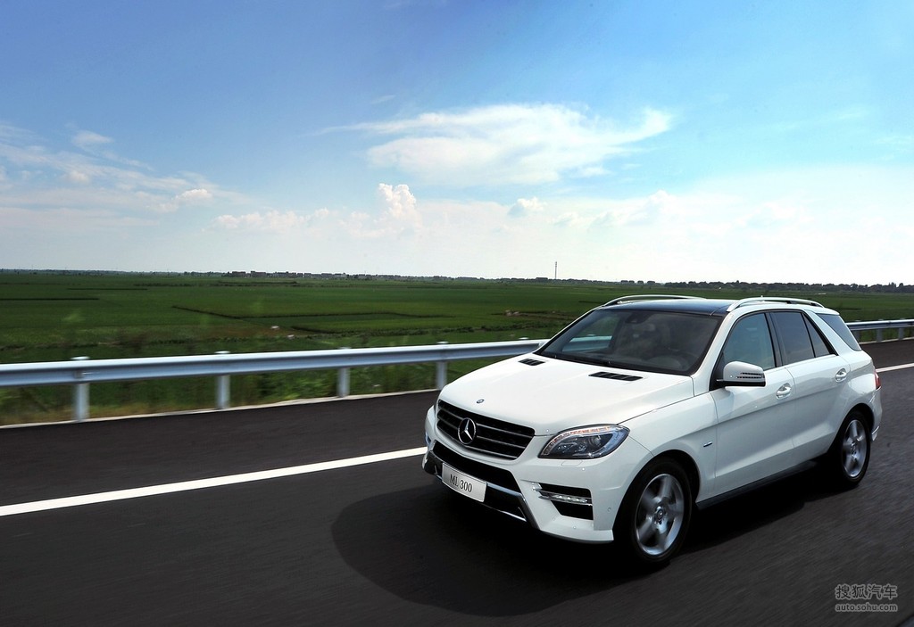2012款奔驰ml300官图