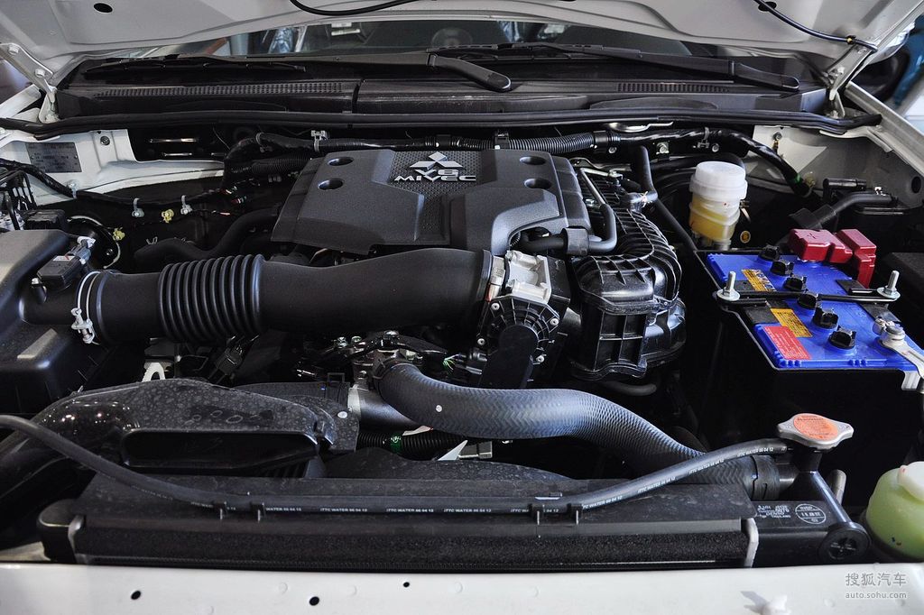 【 三菱帕杰罗劲畅高清图片】_底盘发动机_搜狐汽车网