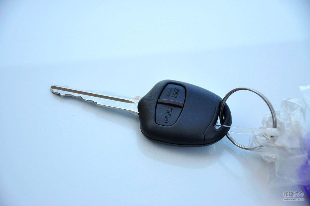 0l两驱运动导航版 - 汽车钥匙车辆提供:北京菱顺汽车销售有限公司提示