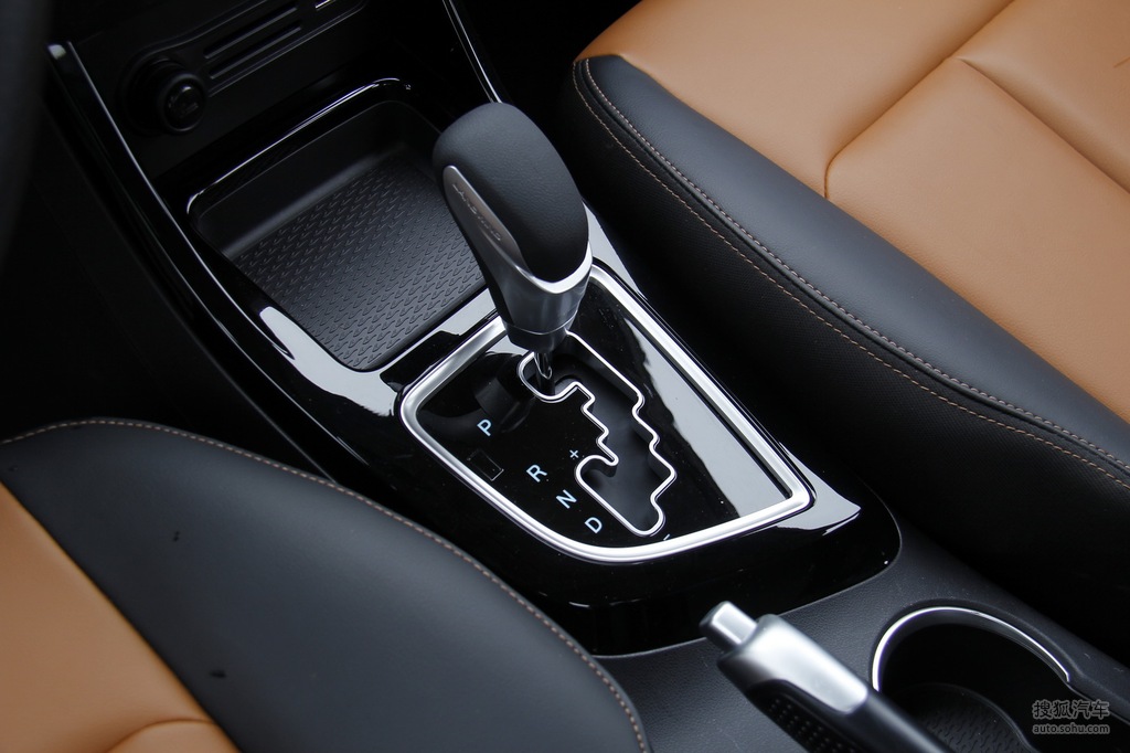 2017款陆风x216l自动铂锐版排挡杆