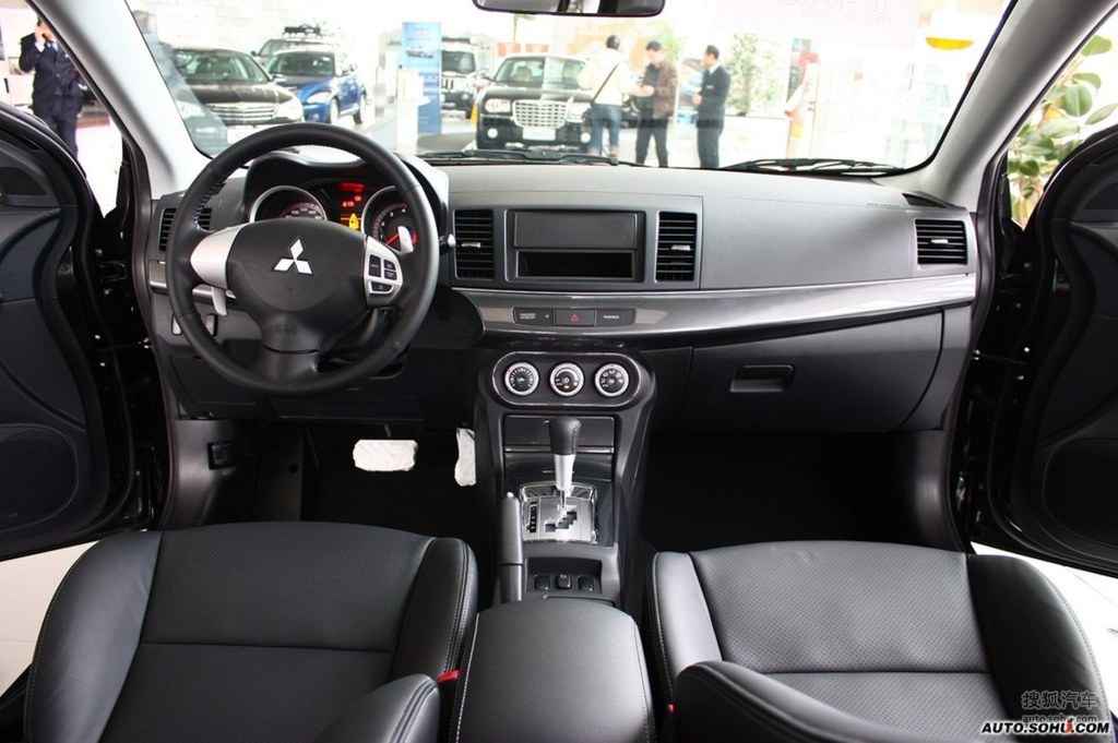 三菱lancer ex实拍提示:支持键盘翻页 ←左 右→深色内饰三菱蓝瑟ex4s