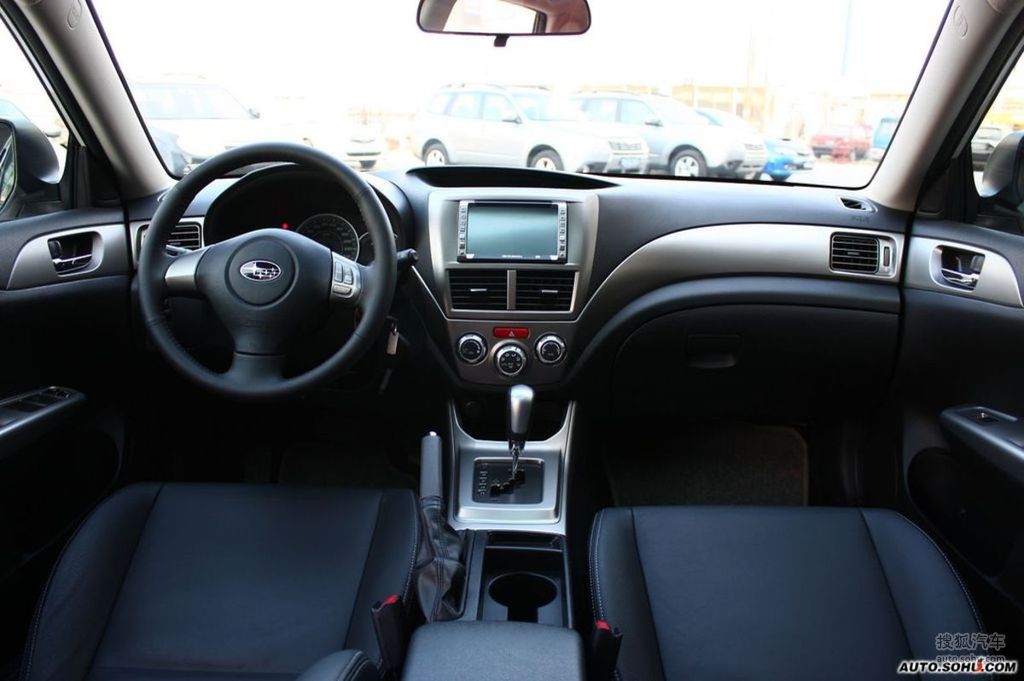 斯巴鲁翼豹三厢