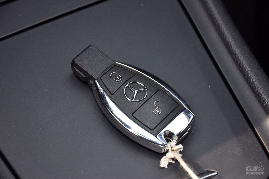 2013款奔驰 a200 红色到店实拍 - 汽车钥匙提示:支持键盘翻页 ←左 右