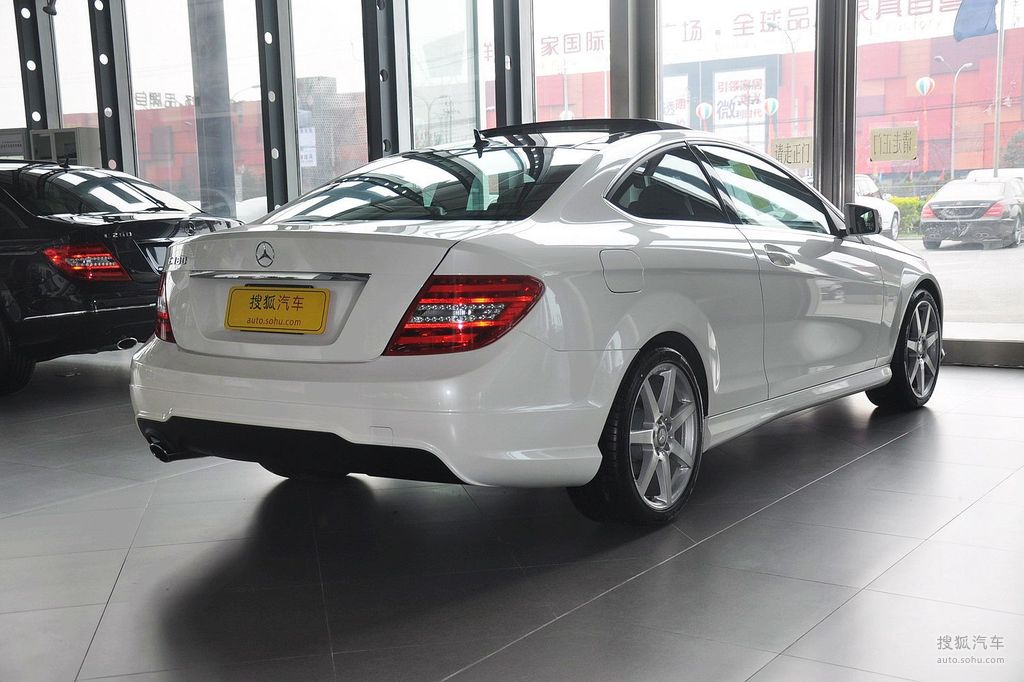 【 奔驰c级轿跑车高清图片】_2013款 c180轿跑车_北极白普通漆_外观