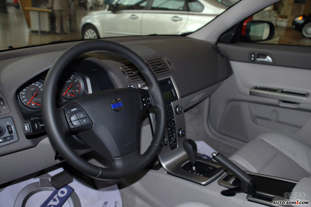 【 沃尔沃s40高清图片】_深灰色_内饰_搜狐汽车网
