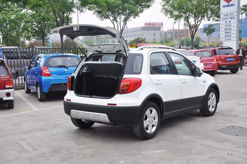 2013款铃木天语sx4锐骑1.6l自动运动型