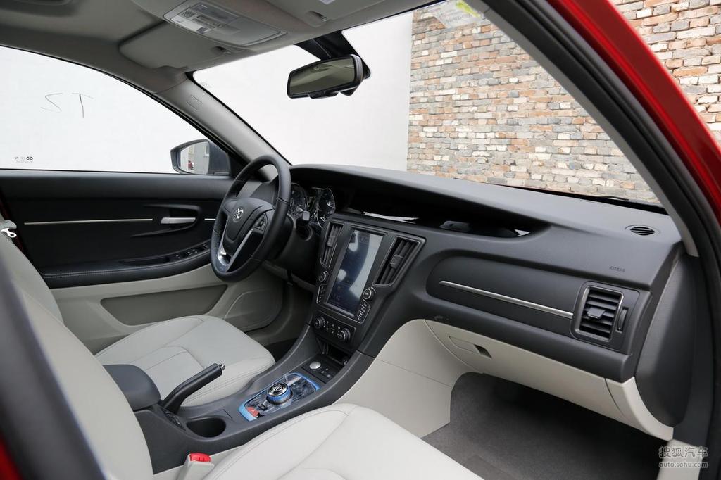 北汽新能源eu260 乐享版提示:支持键盘翻页 ←左 右→外观(377)内饰