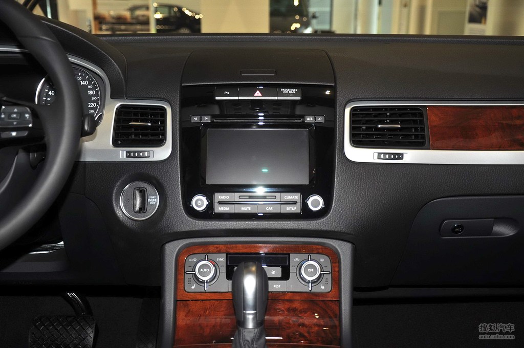 0tsi标准型 - 中控台提示:支持键盘翻页 ←左 右→内饰颜色:双色内饰