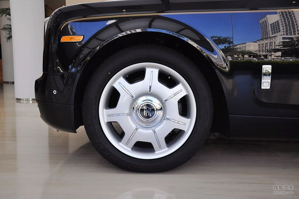 2013款劳斯莱斯幻影67l加长版车轮整体