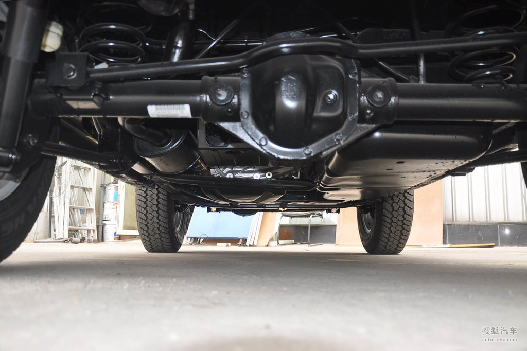 支持键盘翻页 ←左 右→外观(914)内饰(680)空间(8)底盘/动力(213)