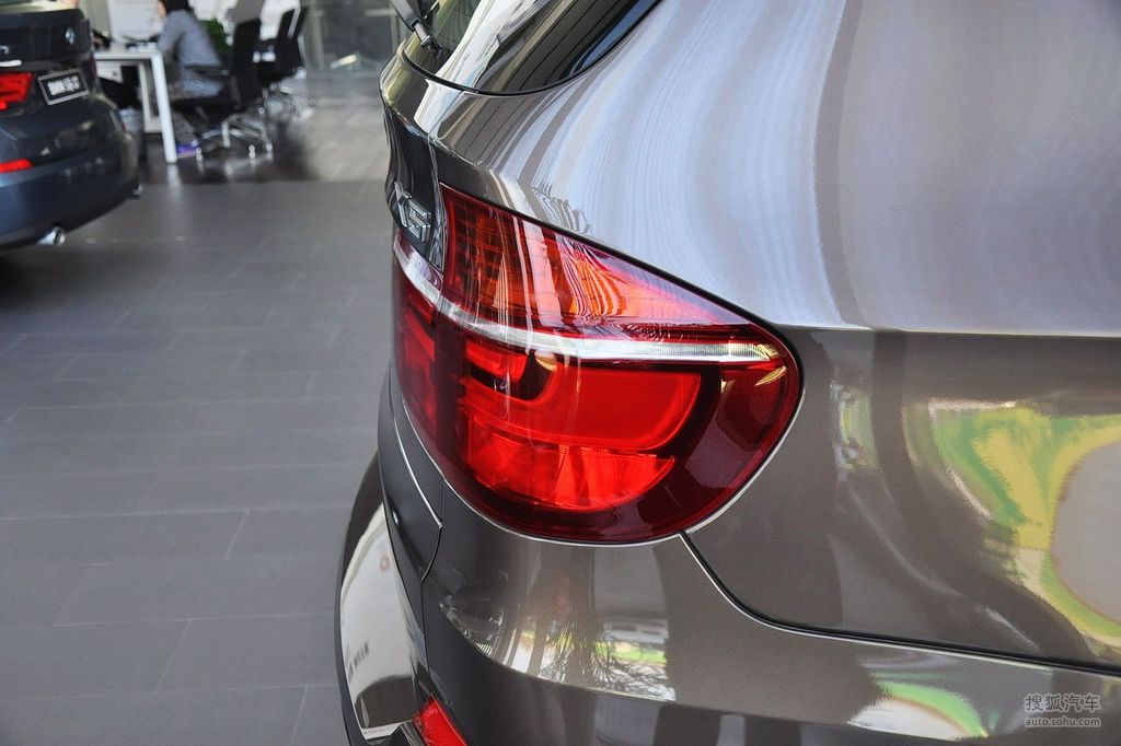 【 宝马x5高清图片】_2013款 xdrive35i 臻享版_铂金灰_外观_搜狐汽车