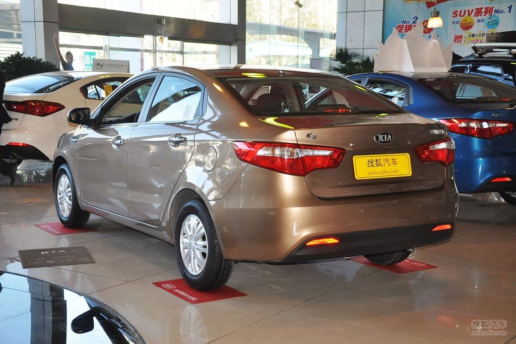 起亚k2三厢