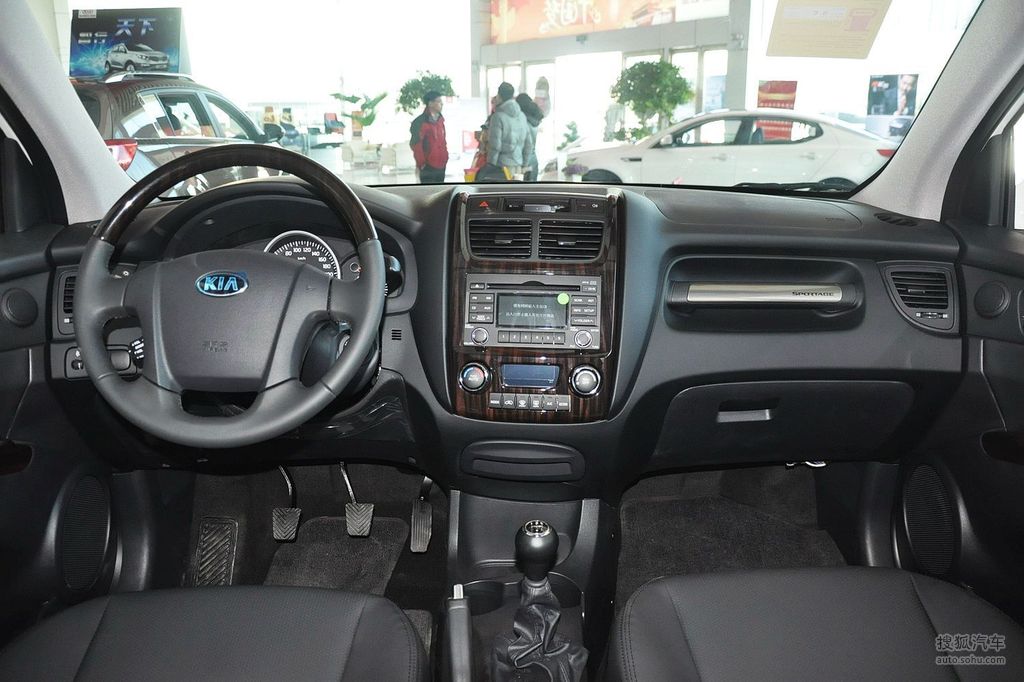 【 起亚狮跑高清图片】_深色内饰_内饰_搜狐汽车网