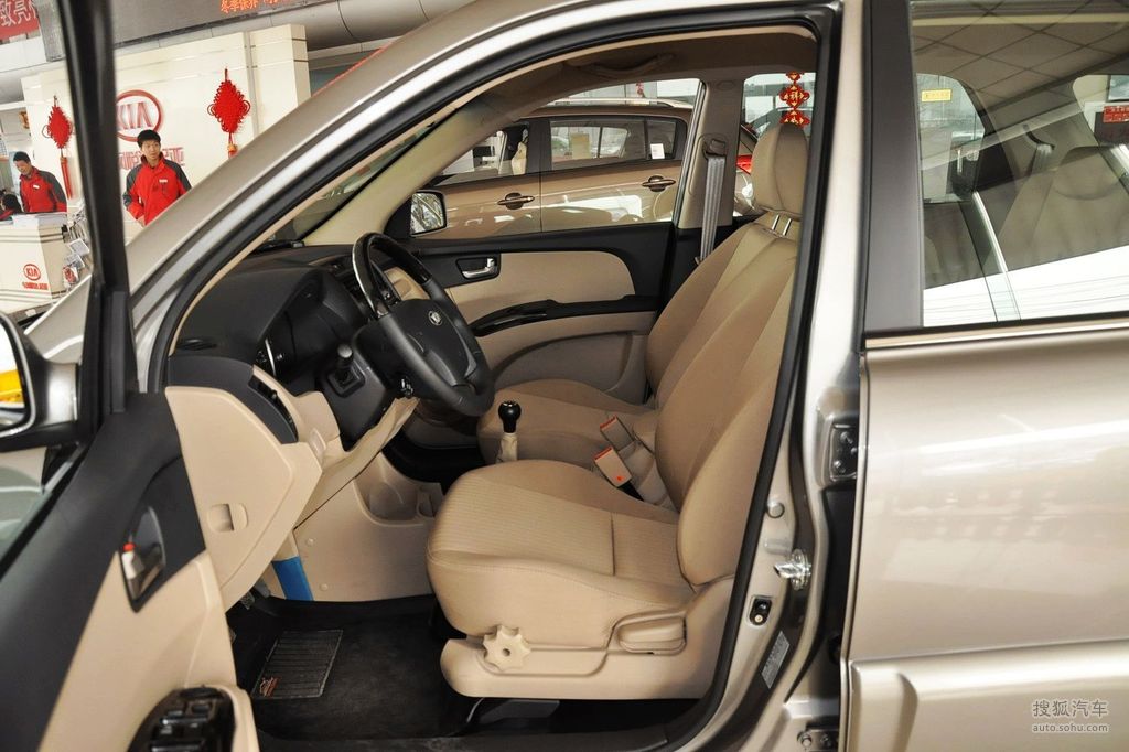 【 起亚狮跑高清图片】_浅色内饰_内饰_搜狐汽车网