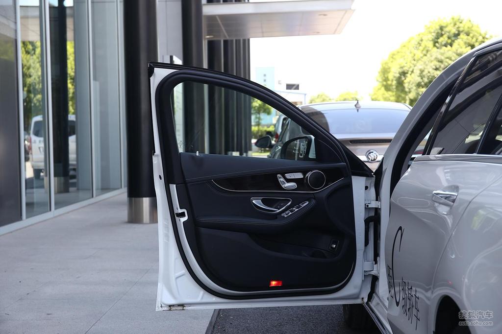 2017款奔驰c200l改款4matic运动版车门内饰提示支持键盘翻页左右