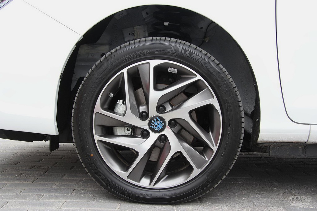 2017款比亚迪秦ev300精英型车轮整体提示支持键盘翻页左右