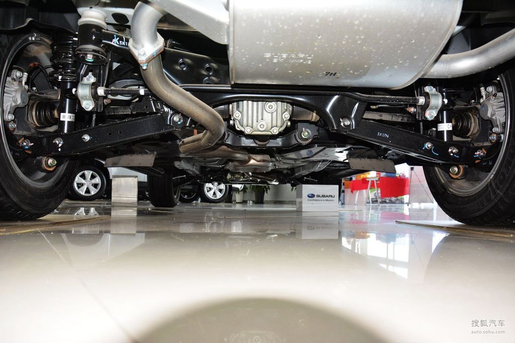 2014款斯巴鲁xv 2.0l自动精英版 - 底盘全景