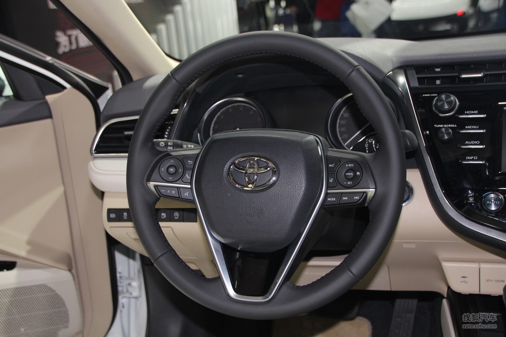 2017广州车展丰田凯美瑞实拍