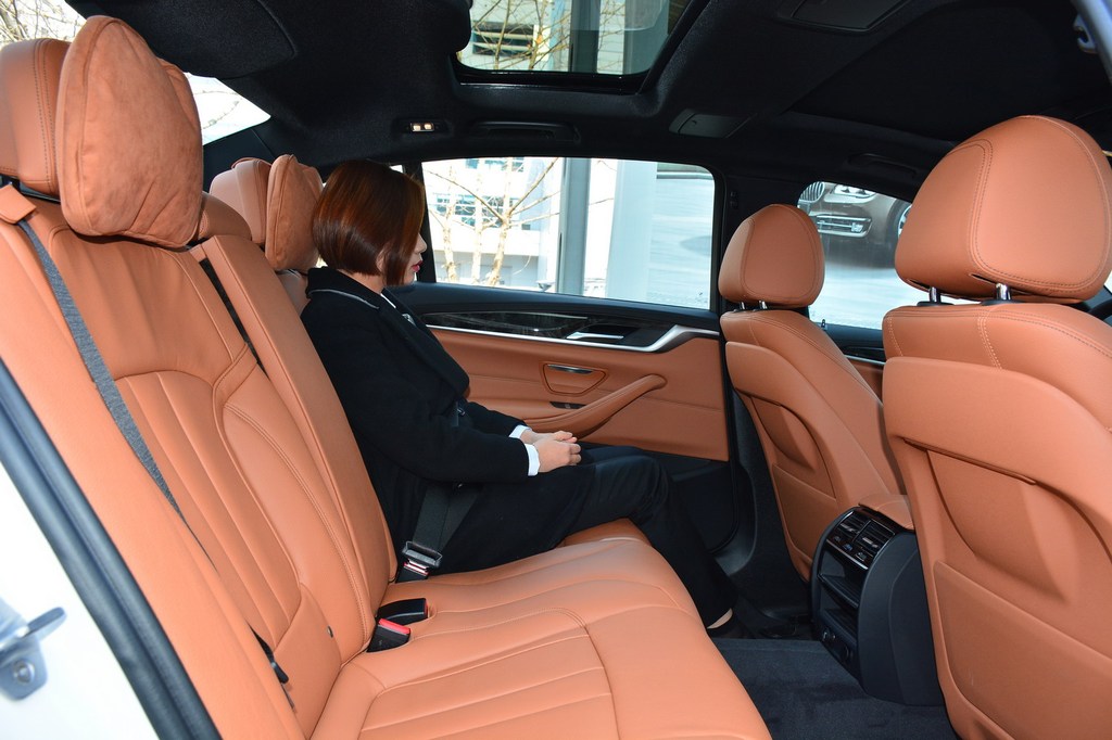 【 宝马5系高清图片】_2018款 改款 530li 领先型 m运动套装_空间展示