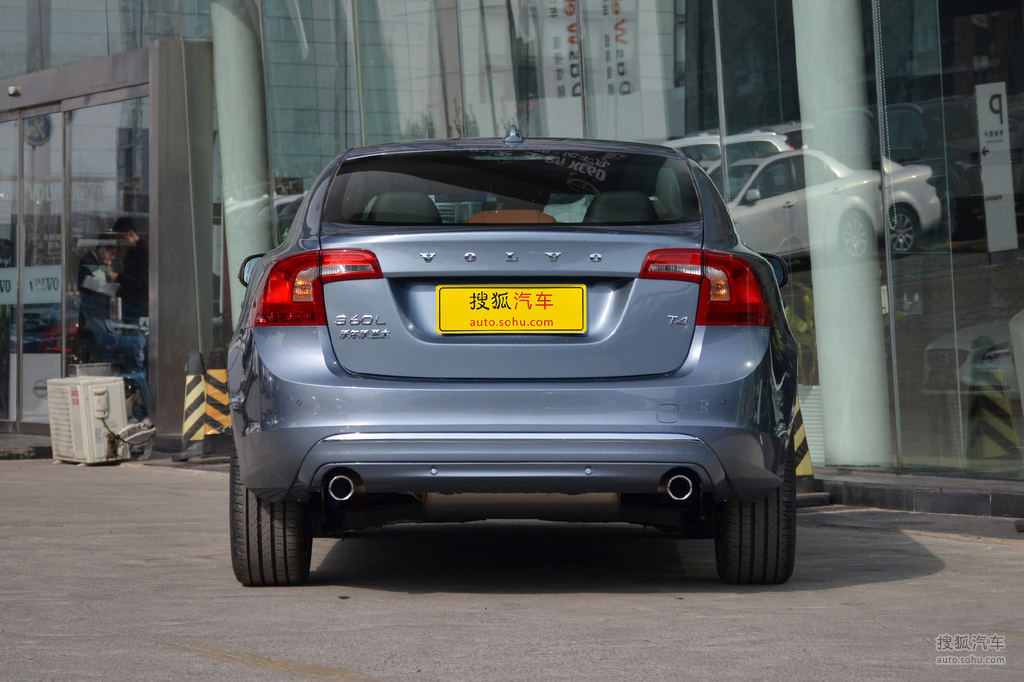 右→外观(38)内饰(71)空间(5)底盘/动力(15)外观颜色:贻贝蓝沃尔沃s60