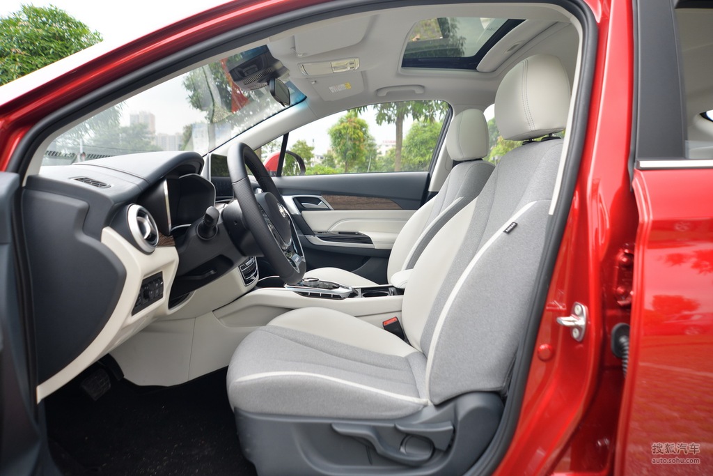 北汽新能源eu系列高清图片】_2018款 eu5 r500 智风版_黑色/灰色_内饰