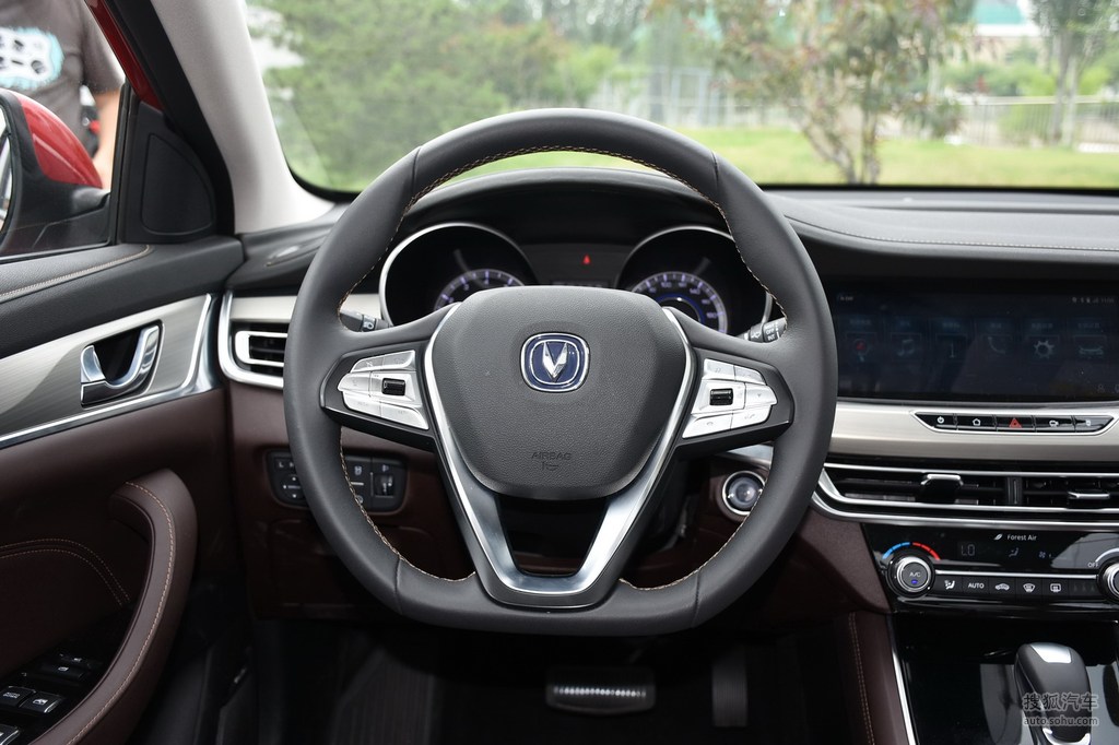 【 长安逸动高清图片】_黑色/摩卡棕_内饰_搜狐汽车网