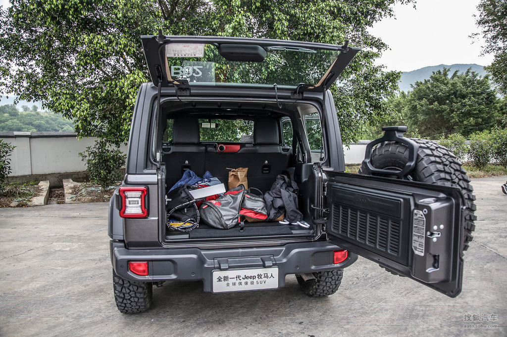 jeep牧马人四门版