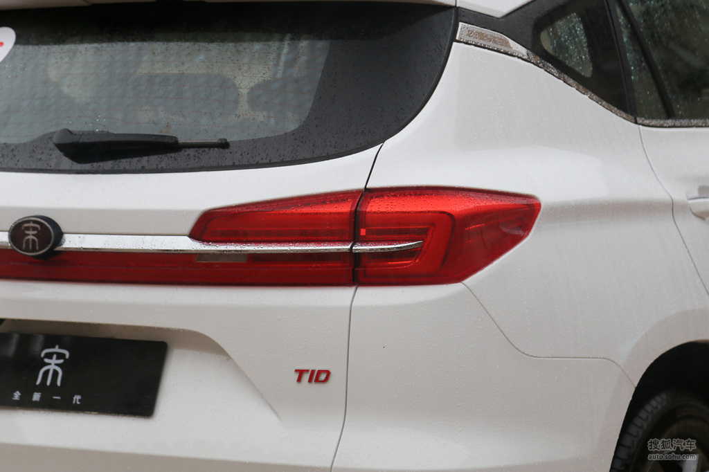 翡翠黄水晶白流光白活力橙山脉灰比亚迪宋