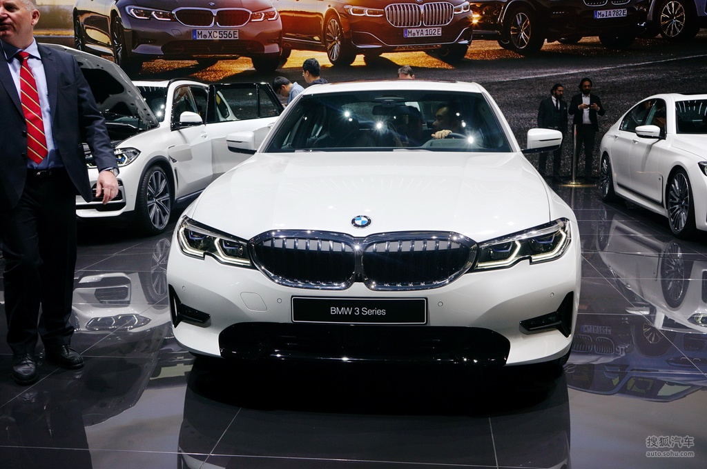 宝马330e日内瓦车展实拍