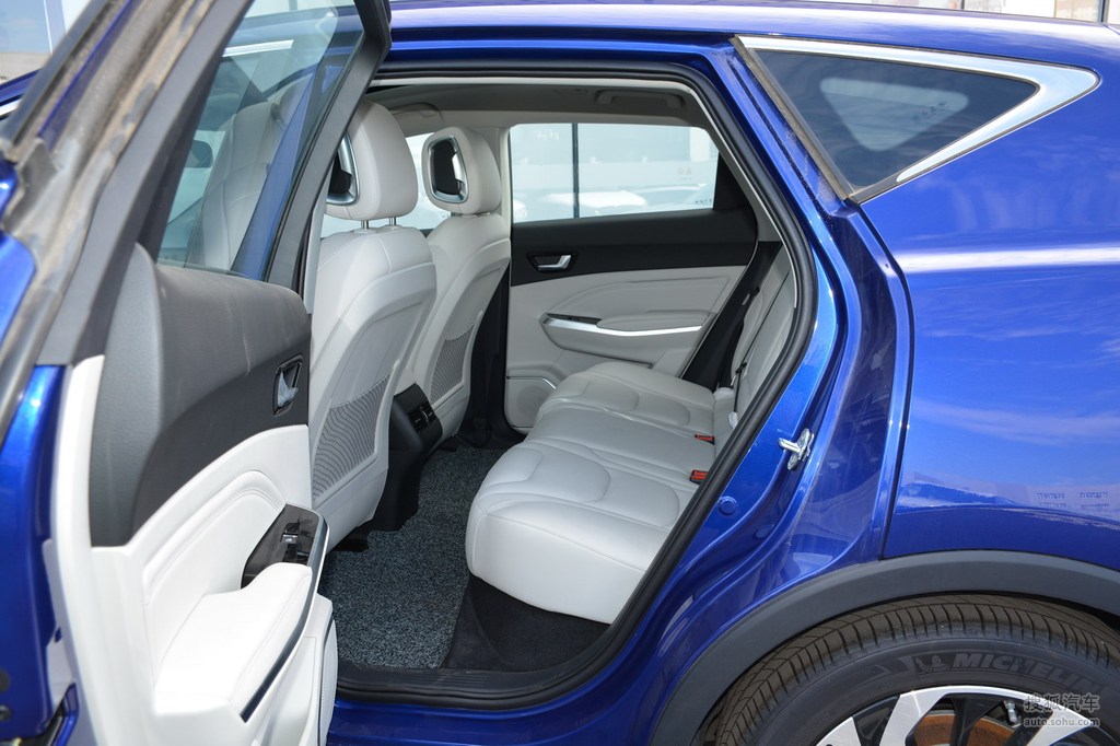 2019款红旗e-hs3 智联旗领四驱版 - 后排座椅提示:支持键盘翻页 ←左