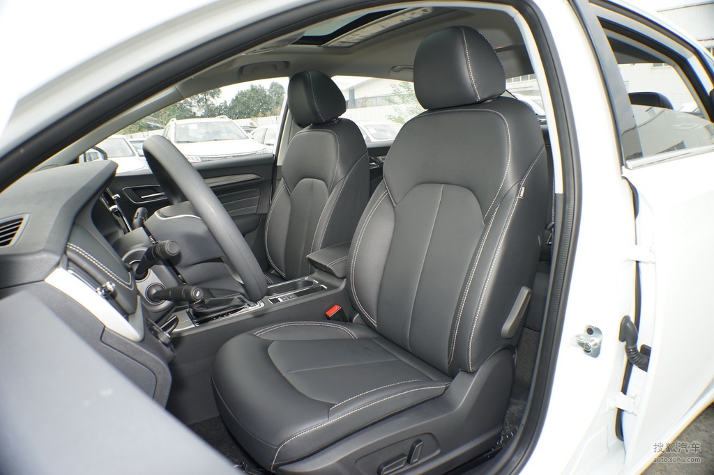 荣威i6 plus高清图片】_2020款 20t tst 4g互联荣耀旗舰版_黑色_内饰