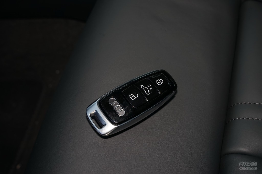 2019款奥迪e-tron 55 quattro 技术型 - 汽车钥匙提示:支持键盘翻页