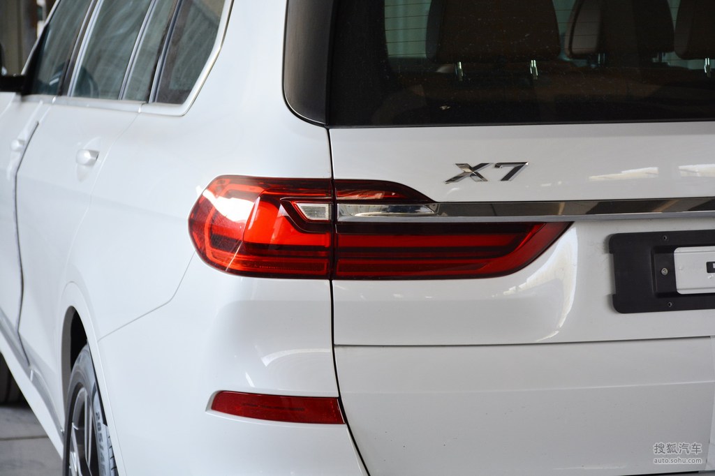 2020款宝马x7 xdrive40i 尊享型 m运动套装 - 尾灯提示:支持键盘翻页