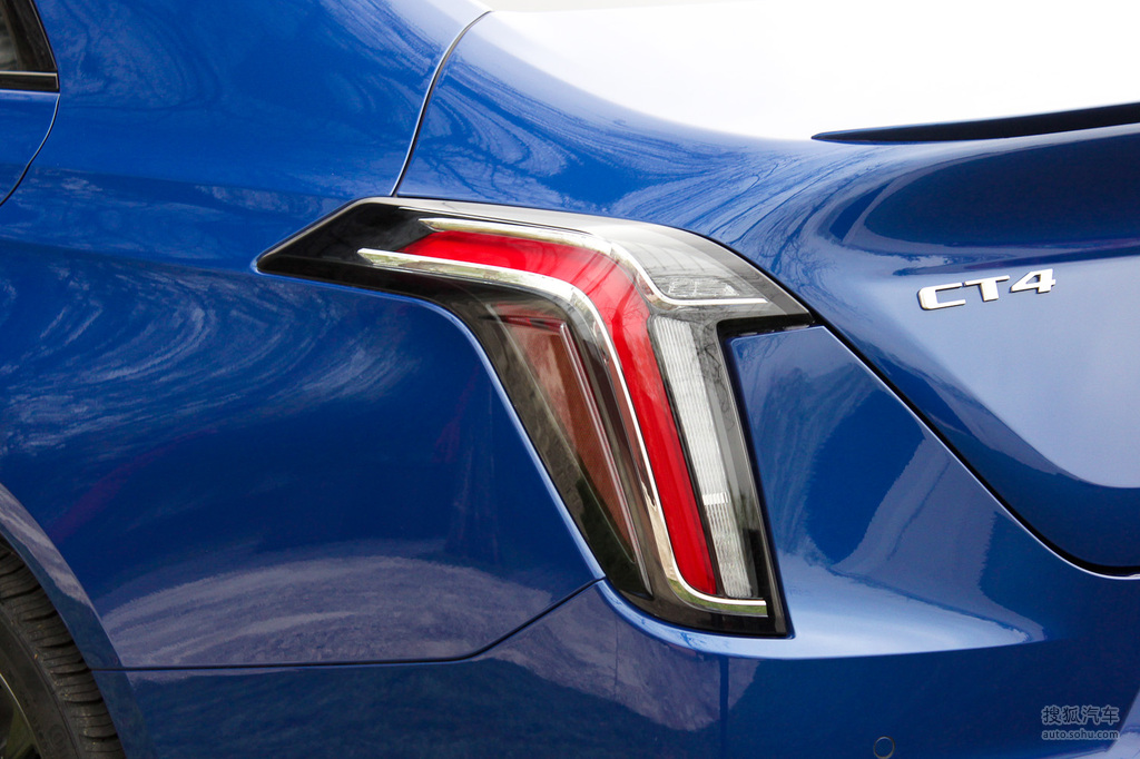 2020款凯迪拉克ct4 顶配版 - 尾灯提示:支持键盘翻页 ←左 右