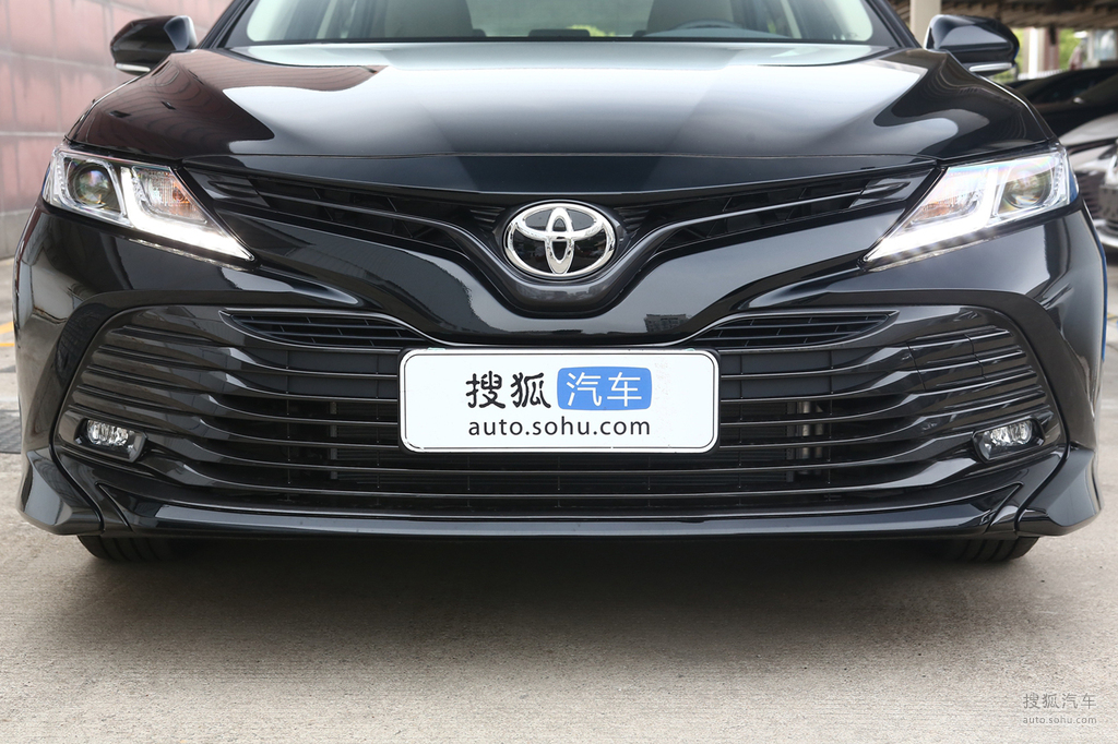 【 丰田凯美瑞高清图片】_墨晶黑_外观_搜狐汽车网