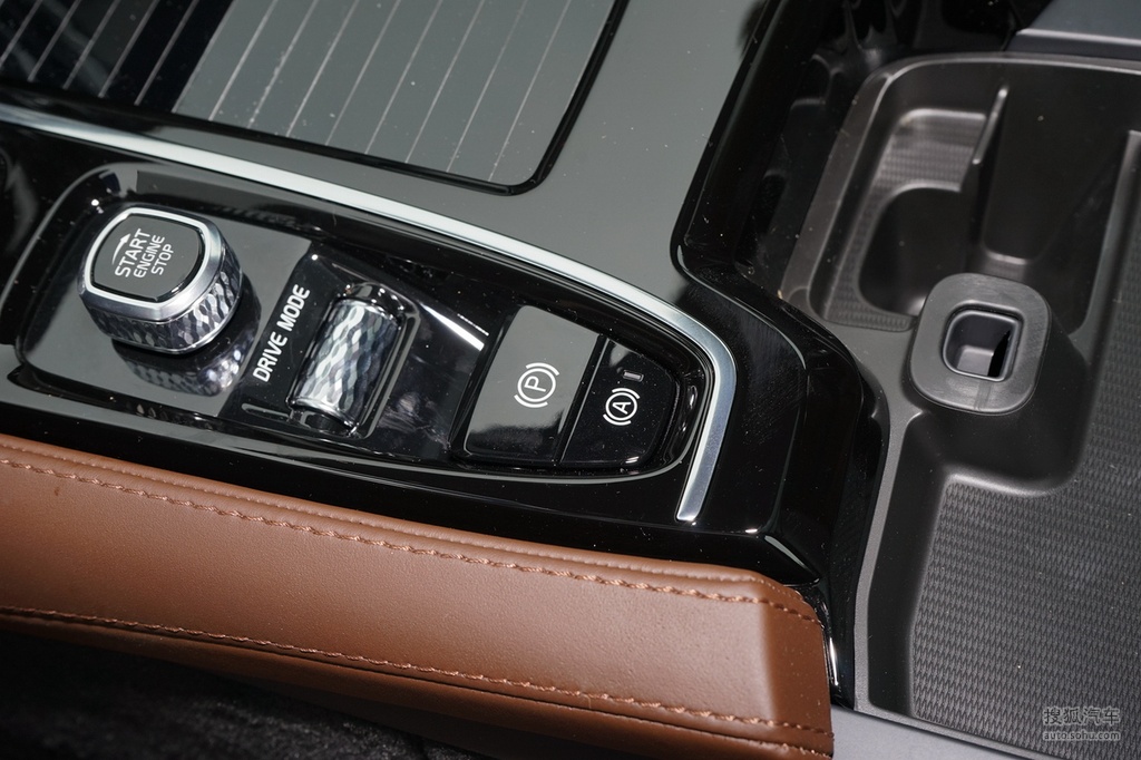 2021款沃尔沃s90混合动力 t8 e驱混动 智雅豪华版 - 手刹提示:支持