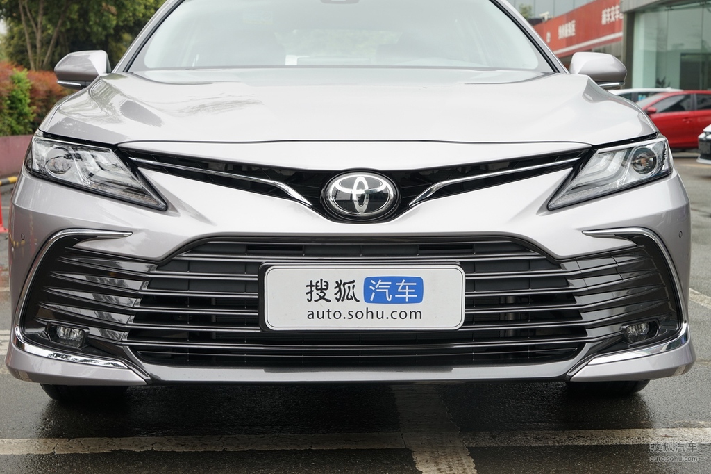 【 丰田凯美瑞高清图片】_欧泊银_外观_搜狐汽车网