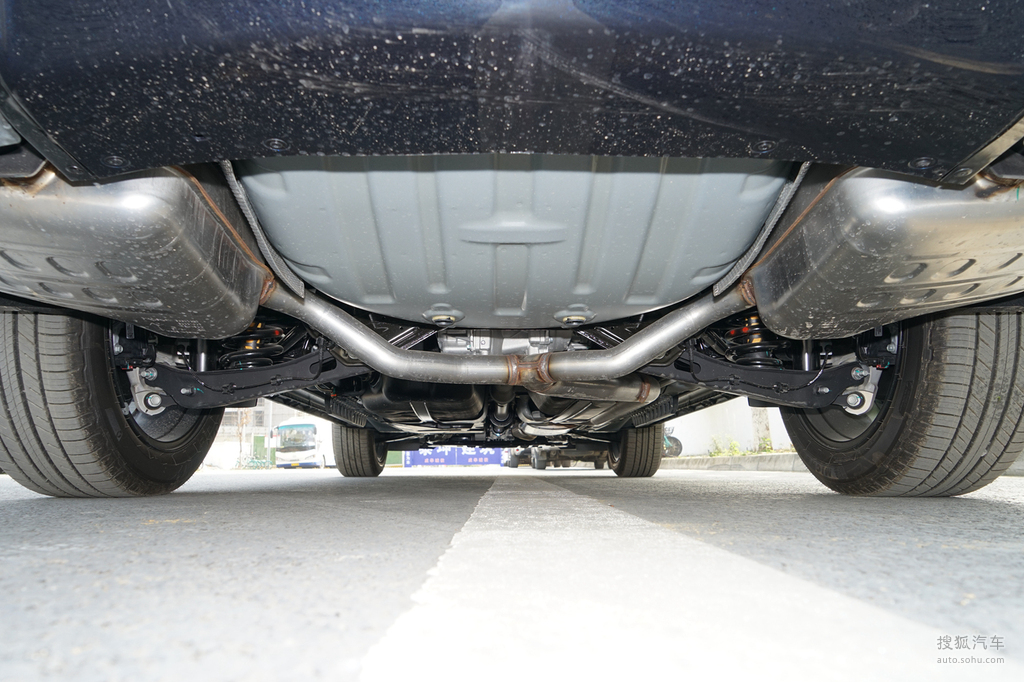 0t 六座四驱尊贵型_底盘发动机_搜狐汽车网