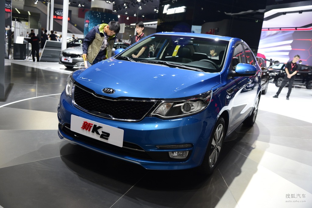 起亚k2三厢