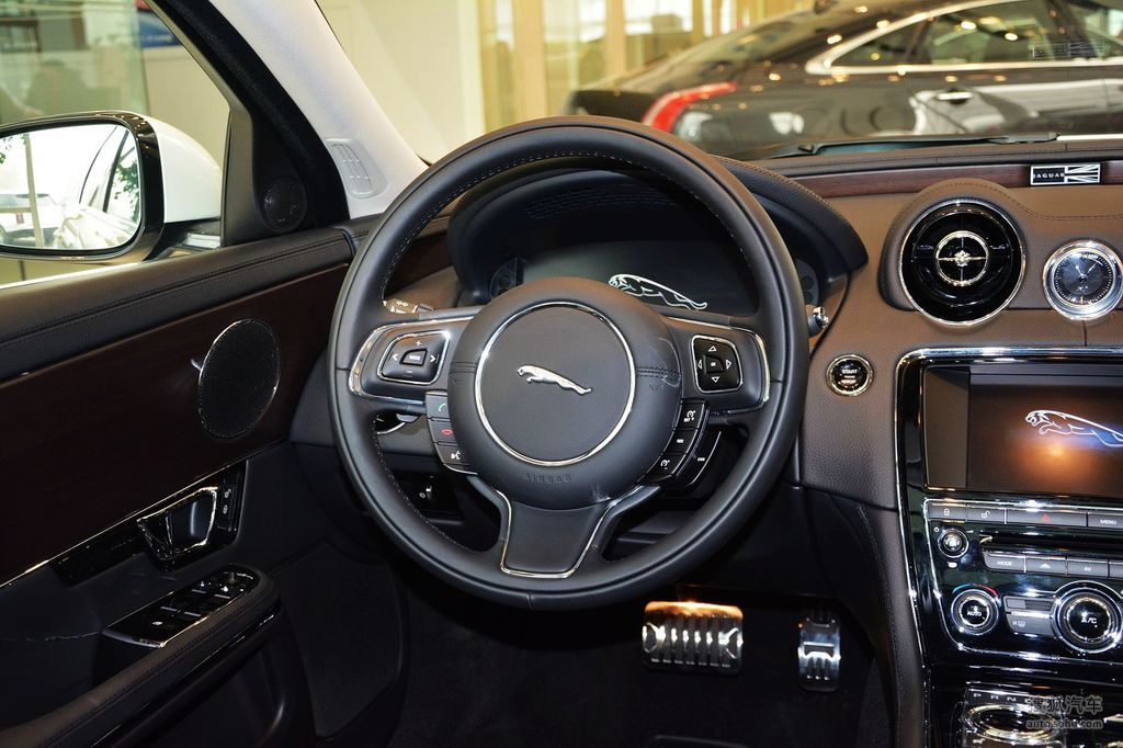 2015款捷豹xjl20t两驱典雅商务版