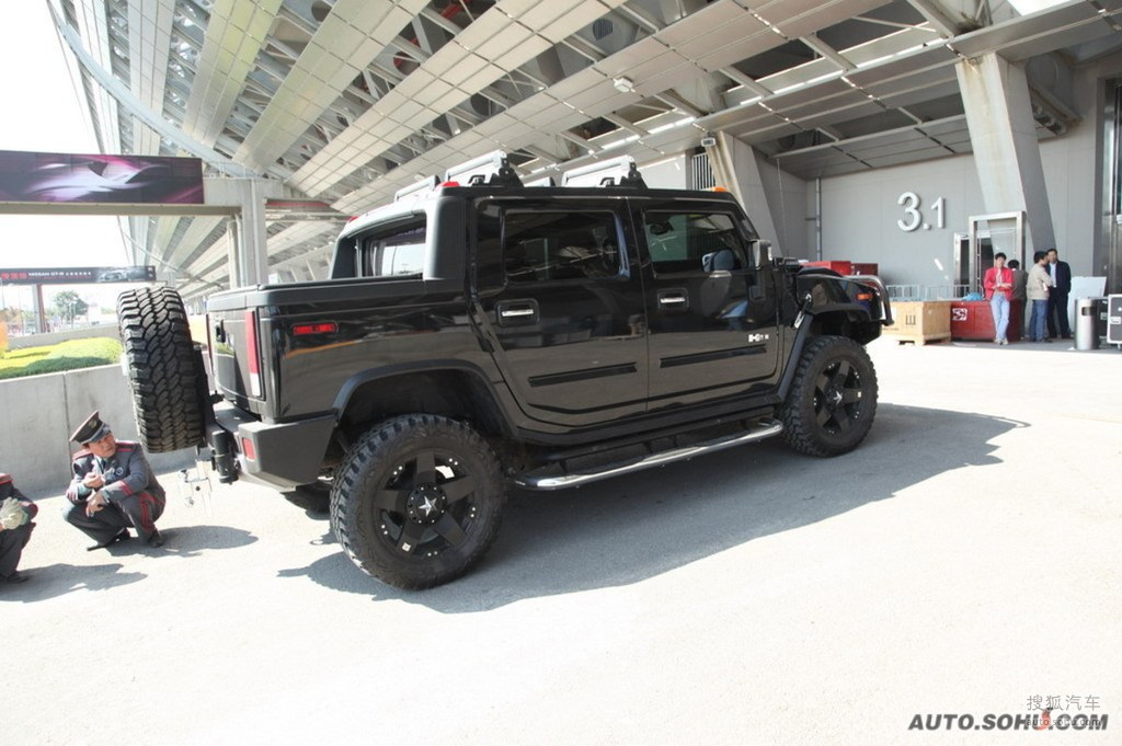 悍马h2 sut广州车展实拍     提示:支持键盘翻页 &larr;左 右&rarr