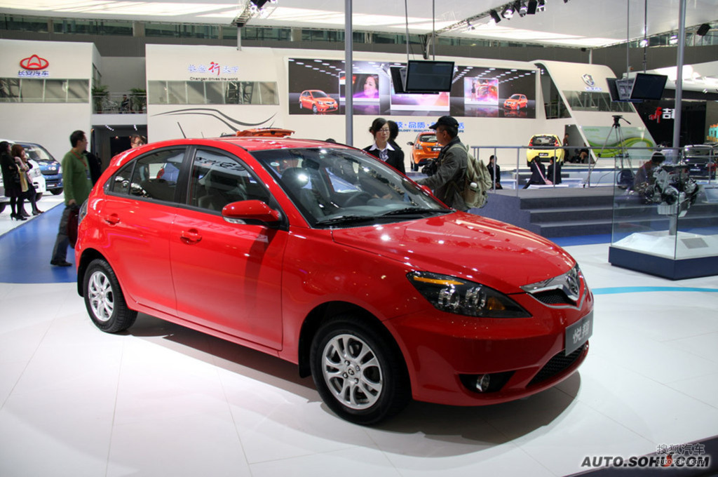长安悦翔两厢广州车展实拍