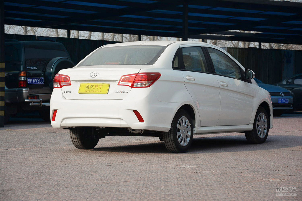 2015款北汽绅宝d20三厢1.3l手动乐活版 提示:支持键盘翻页 ←左右