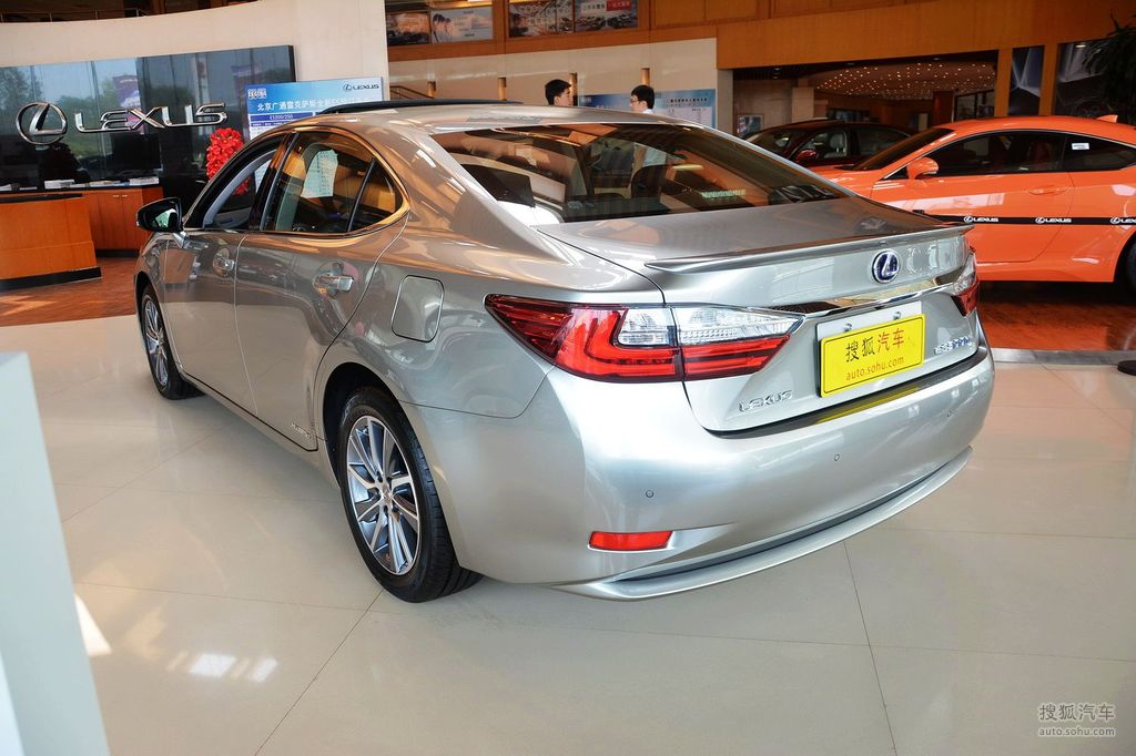 2015款雷克萨斯es300h豪华版