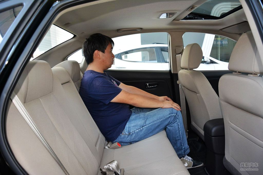 【 现代悦动高清图片】_空间展示_搜狐汽车网