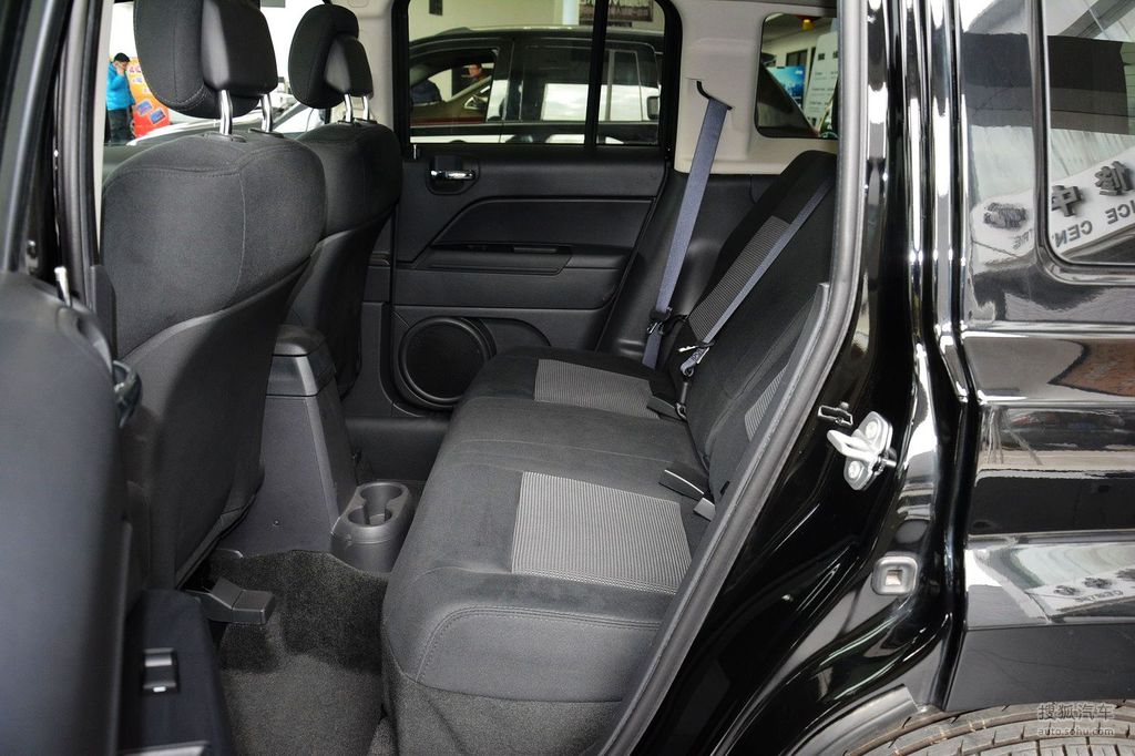 【 jeep自由客高清图片】_深色内饰_内饰_搜狐汽车网