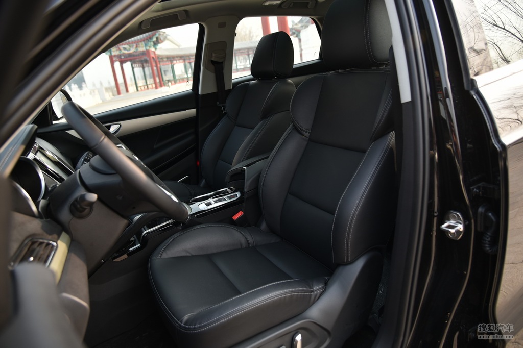 2016款众泰sr715t手动魔方之心版