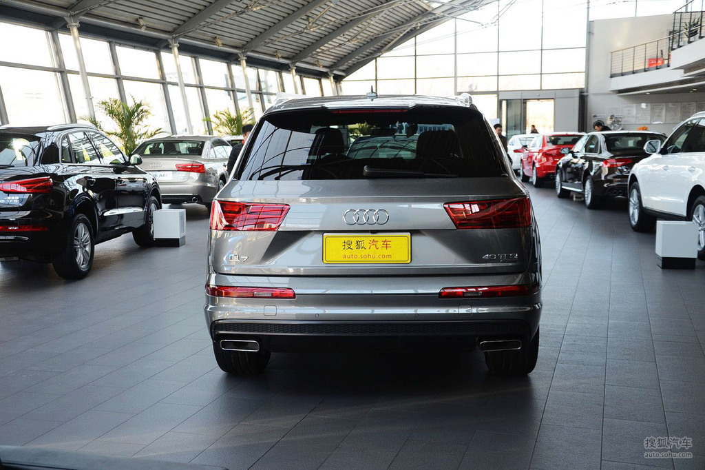 2016款奥迪q7 40tfsi舒适型 - 正后 提示:支持键盘翻页 ←左右