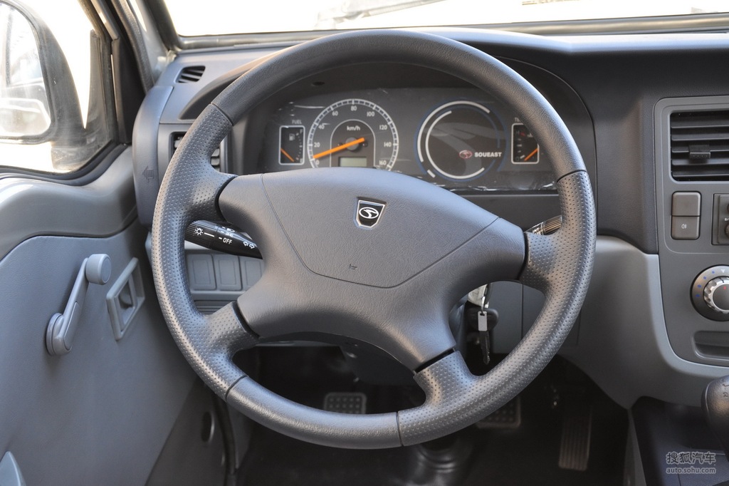 2010款东南得利卡20l实用型到店实拍