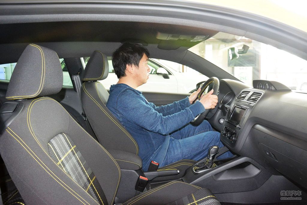 【 大众尚酷高清图片】_2016款 1.4tsi club版_空间展示_搜狐汽车网